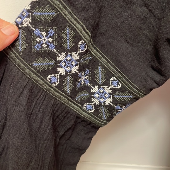 Lillia P Dress - Picture 4 of 8